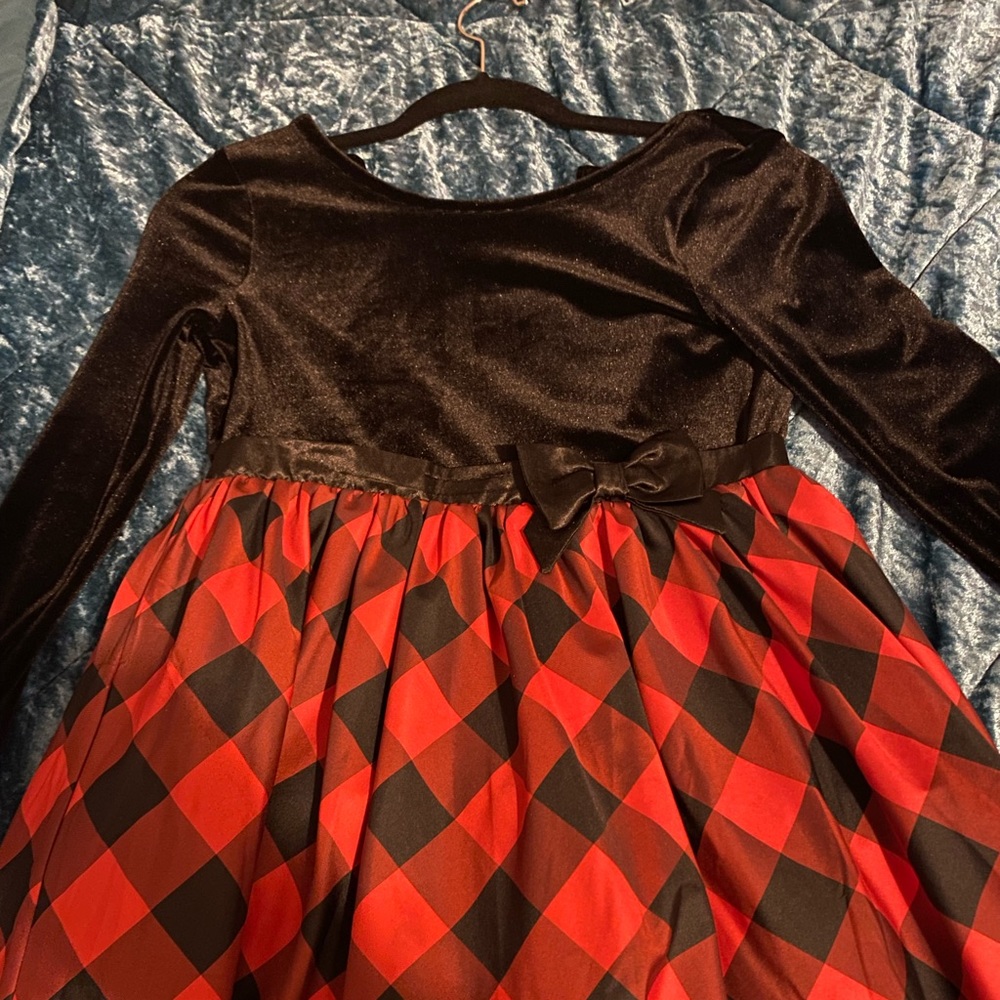 Girls Christmas/Holiday dress. Only wore once. 7/8. Red and black with Bow.